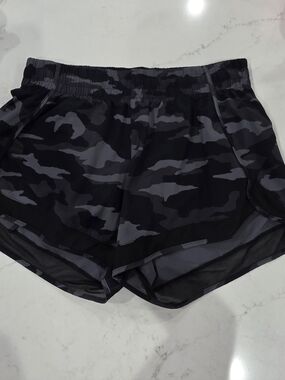 Athleta Mesh Racer Run Mid Rise 4" Camo Short